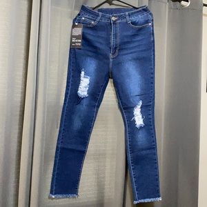 NWT Distressed skinny jeans